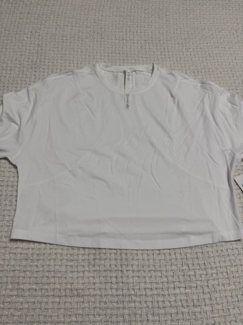 Lululemon women’s NEW abrasion resistant cropped training long sleeve.  Size 8. - Picture 4 of 5